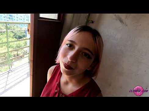 ❤️ د شاګرد حساسیت په بهر کې یو اجنبی سړی وخوري - د هغه په ​​مخ کې په موږ